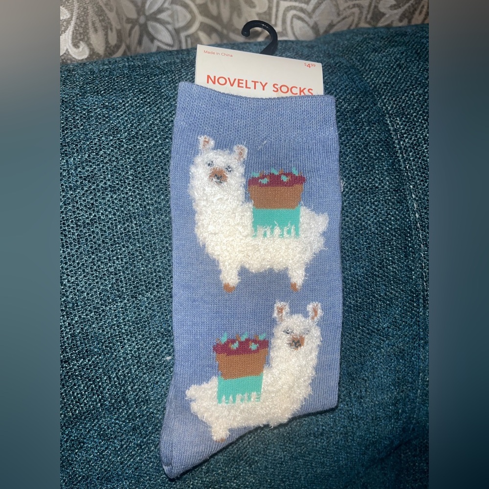 NWT pair of llama/alpaca novelty socks